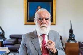 Más sobre una vieja diatriba, aún reciclada.